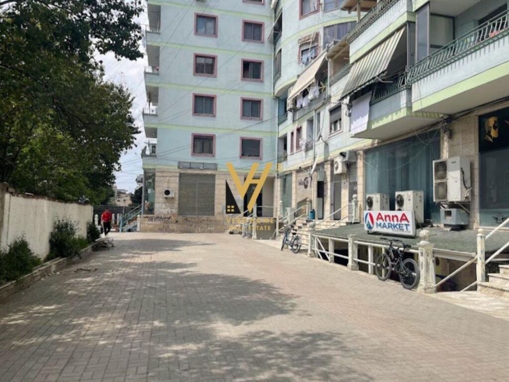 Shitet Ambient Biznesi te Kompleksi Grand , Tregu Elektrik 150 m2