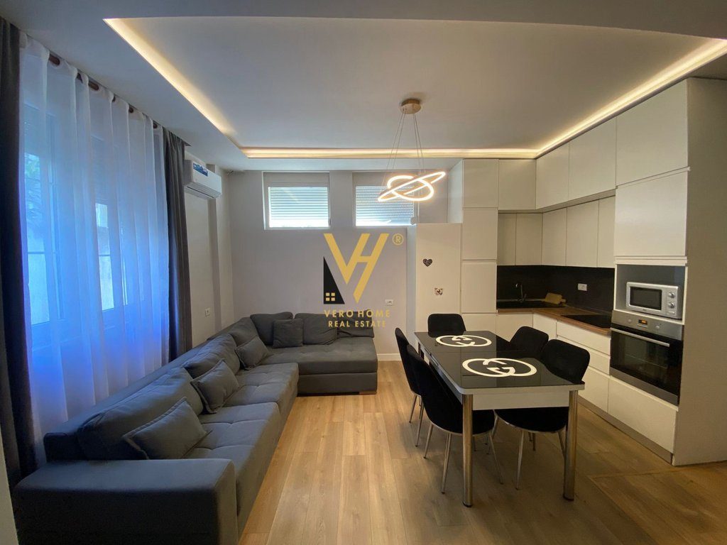 JEPET APARTAMENT 1+1+VERANDE ME QIRA TE KOPSHTI BOTANIK 550 EURO