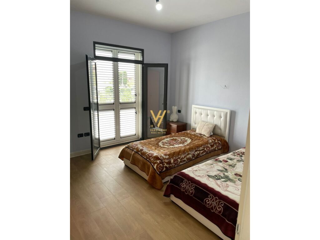 Shitet vile tre kateshe ne Institut 430 m2 2