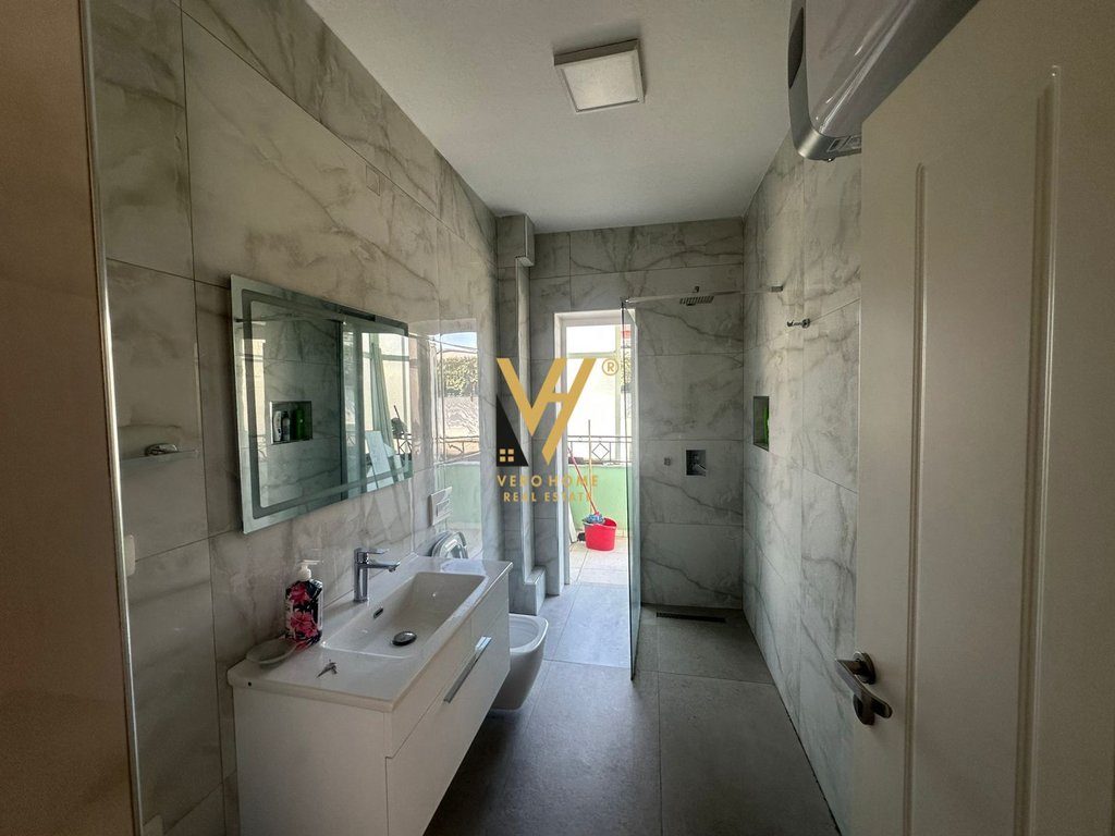 JEPET AMBIENT BIZNESI 180 M2 ME QERA TE SHESHI WILLSON 2.000 EURO 4