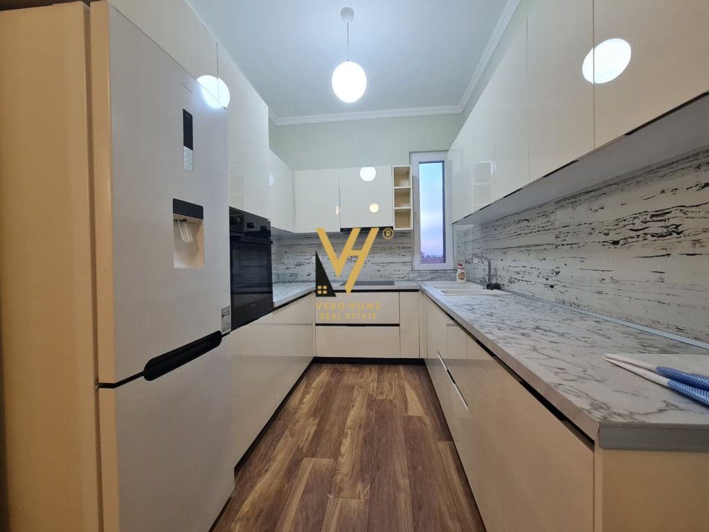 JEPET APARTAMENT 2+1 ME QIRA TE RRUGA E DIBRES 65.000 LEKE 3