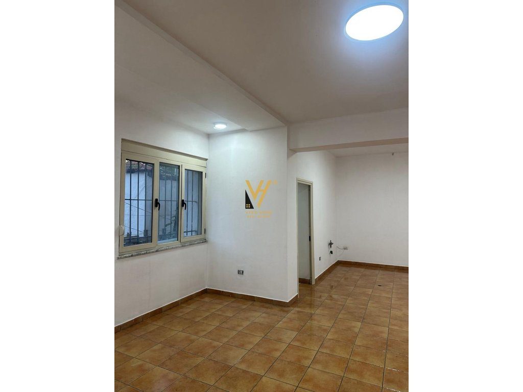 JEPET AMBIENT 80 M2 ME QERA TE IRFAN TOMINI 600 EURO 4