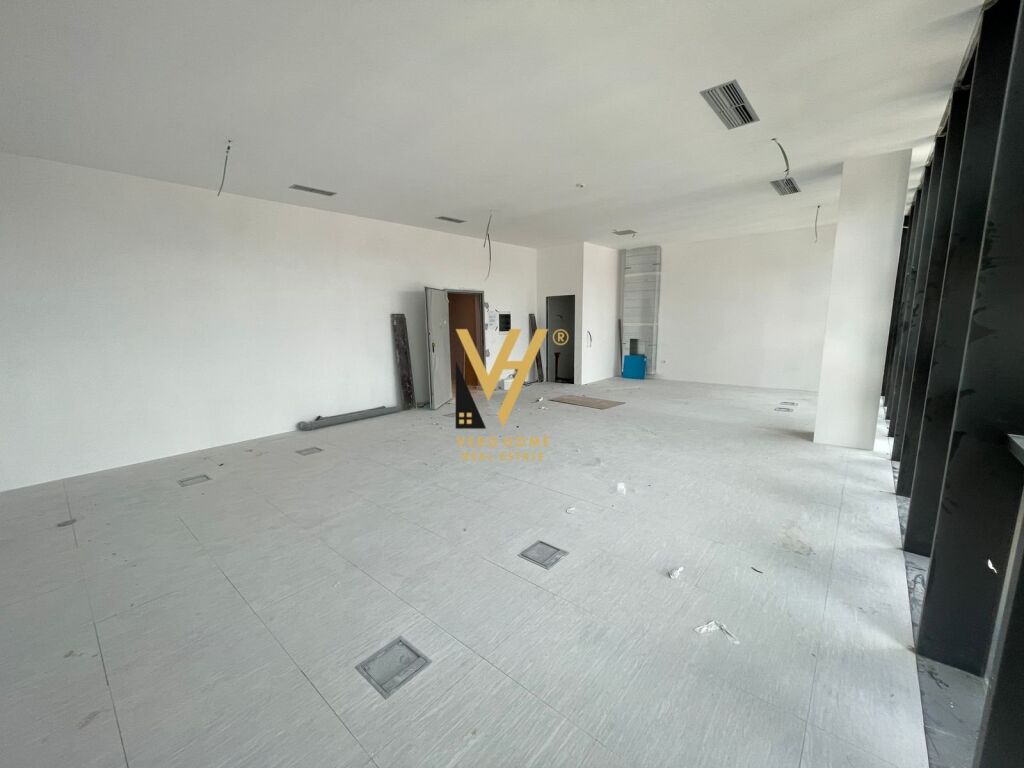 Shitet ambjent komercial ne Bllok, Rainbow Center 97 m2 3