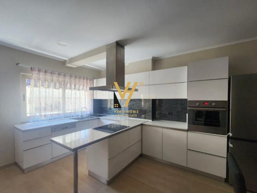 JEPET APARTAMENT 2+1+BLK ME QERA TE KOMUNA E PARISIT 80.000 LEKE 2