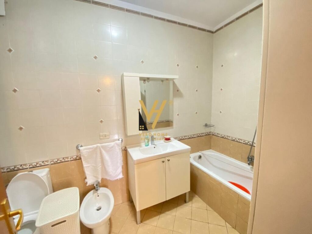 Jepet Apartament 2+1+2+ballkon te Rruga e Elbasanit 102 m2 3