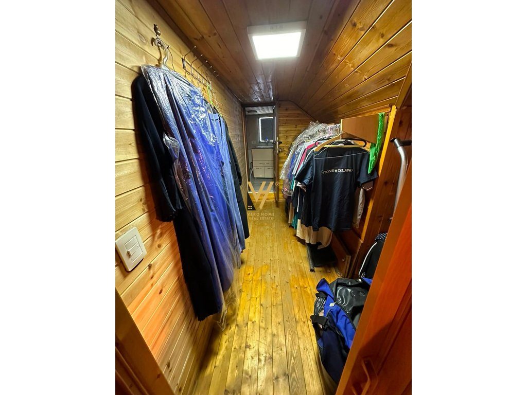 JEPET AMBIENT BIZNESI 160 M2 ME QERA TE RRUGA E KAVAJES 280.000 LEKE 4