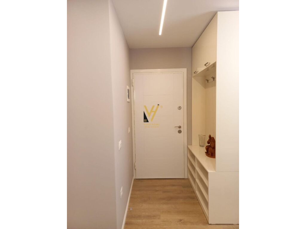 Shiten dy apartamente 1+1 te Komuna e Parisit 120 m2 4