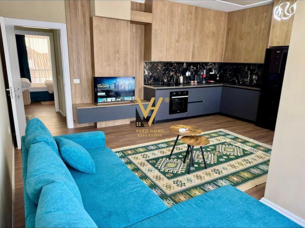 JEPET APARTAMENT 2+1+2+BLK ME QERA TE PAZARI I RI 80.000 LEKE 2