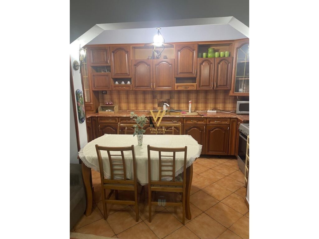 Jepet Apartament 3+1+Ballkon me qera te Rruga Kongresi i Manastirit, Oxhaku 115 m2 2