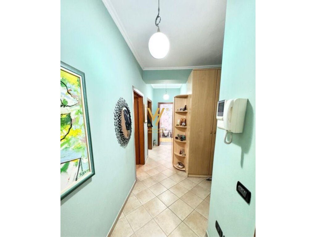 SHITET APARTAMENT 2+1+2 TE ISH EKSPOZITA 255.000 EURO 3