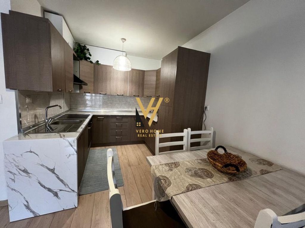 JEPET APARTAMENT 2+1+2+BLK ME QERA TEK KOMUNA E PARISIT 85.000 LEKE 2