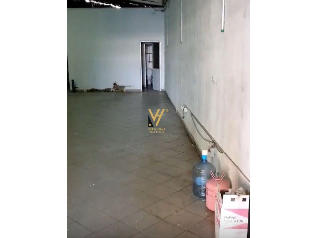 JEPET MAGAZINE 500 M2 ME QERA TE ISH DOGANA 4.000 EURO 3