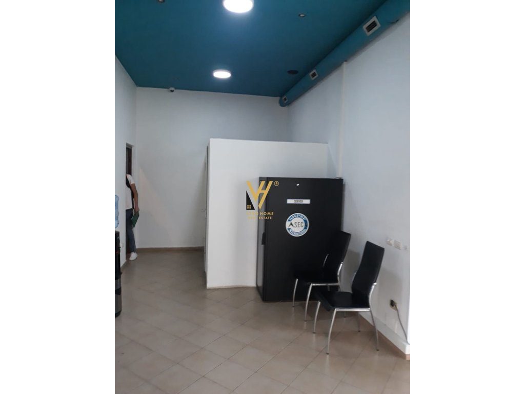 JEPET ZYRE 55 M2 ME QERA TEK RRUGA FORTUZI 600 EURO 3