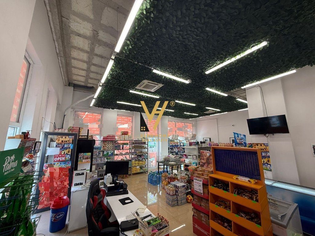 JEPET SUPERMARKET 116 M2 ME QIRA TE STACIONI I TRENIT 1.400 EURO