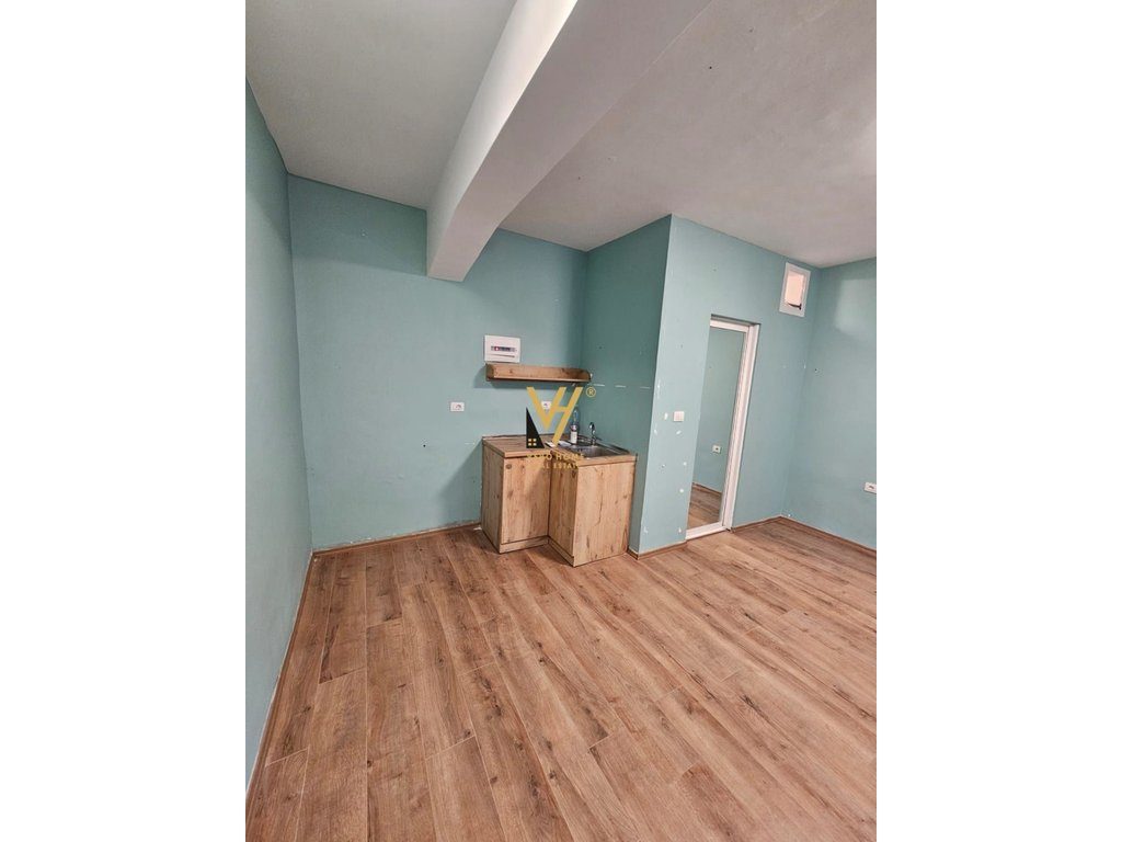 JEPET ZYRE 30 M2 ME QIRA TE BLV.GJERGJ FISHTA 35.000 LEKE 2