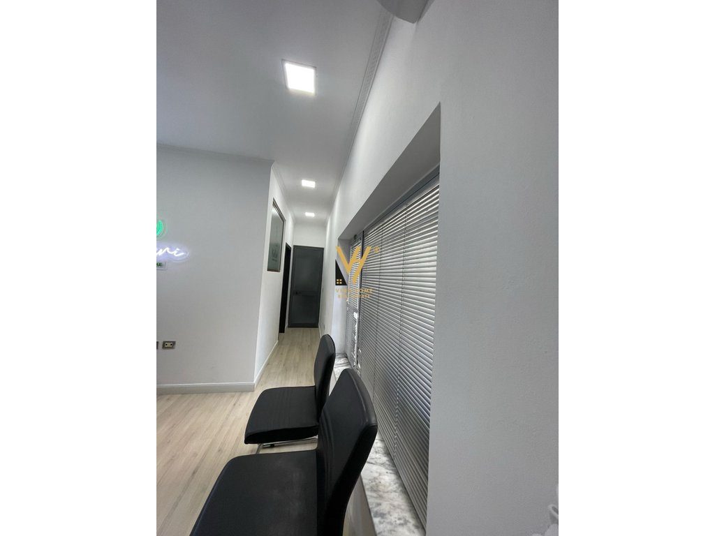 SHITET AMBIENT BIZNESI 32M2 TE SELVIA 92.700 EURO 4