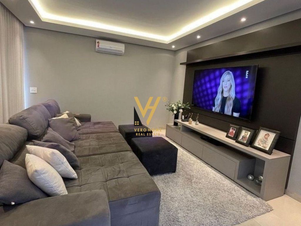 SHITET APARTAMENT 3+1, TEK STACIONI I TRENIT, 294.800 EURO