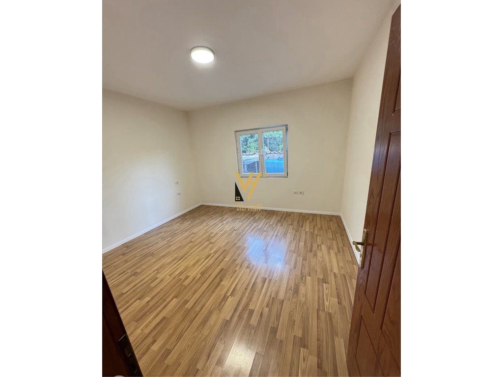JEPET APARTAMENT 2+1+BLK ME QERA NE LAPRAKE 550 EURO