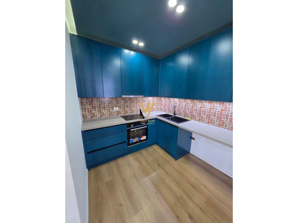 JEPET ZYRE 75 M2 ME QIRA TE RRUGA KAVAJES 1.200 EURO 3