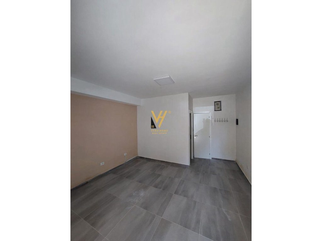 JEPET DYQAN 30 M2 ME QIRA TE RRUGA SULEJMAN PASHA 45.000 LEKE 2