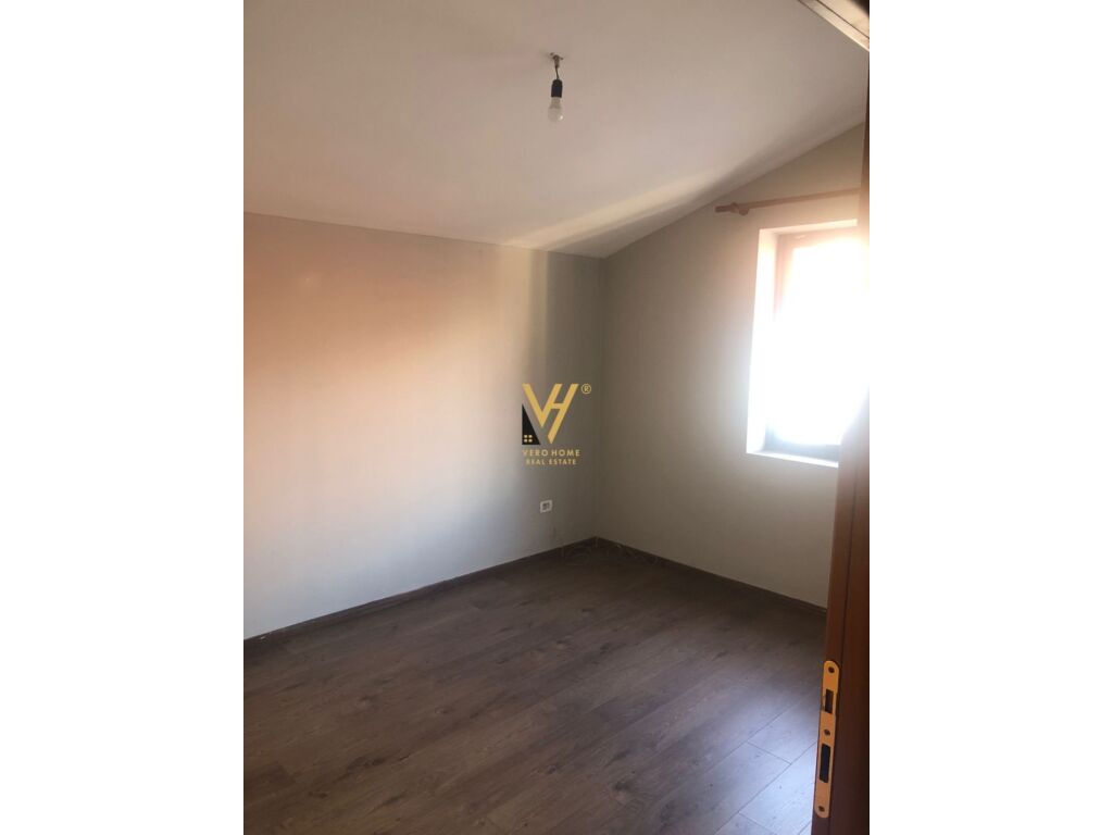 Jepet zyre me qera te Komuna e Parisit 125 m2 2