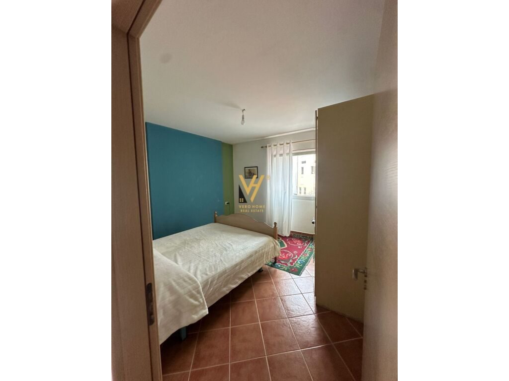 Jepet Apartament 2+1+ballkon me qera te Rruga Mine Peza 90 m2 3