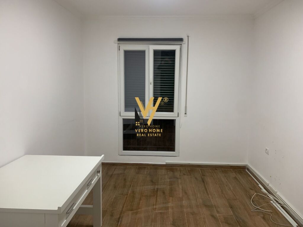 JEPET ZYRE 80 M2 ME QERA TE TREGU CAM 1.000 EURO
