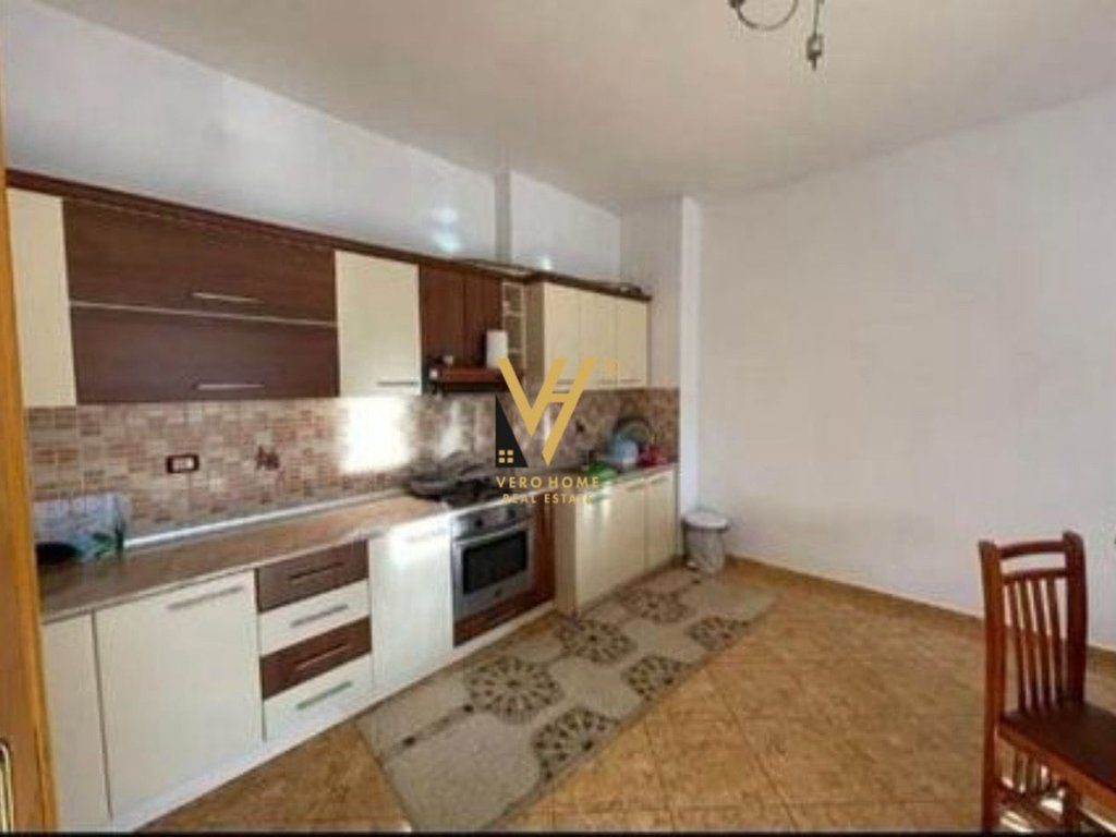 SHITET APARTAMENT 2+1+BLK NE DON BOSKO PRANE SHKOLLES VACE ZELA 165.000 EURO 2