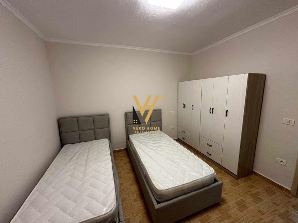 JEPET APARTAMENT 2+1+BLK ME QERA TE RRUGA BARDHYL 55.000 LEKE 4