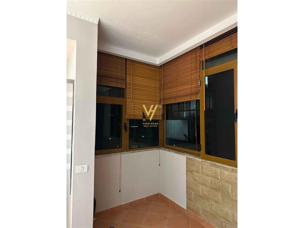 JEPET ZYRE 75 M2 ME QERA TE STACIONI I TRENIT 700 EURO 4