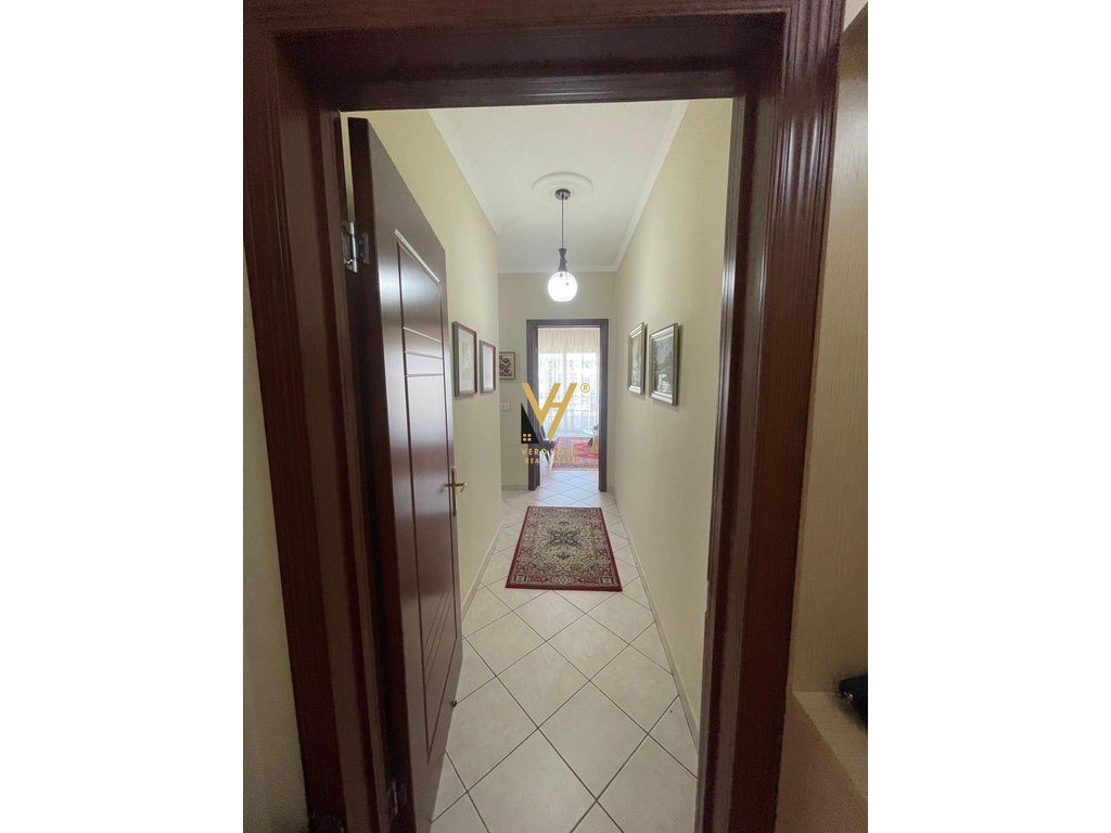 JEPET APARTAMENT 2+1+BLK ME QERA NE LAPRAKE 550 EURO 4