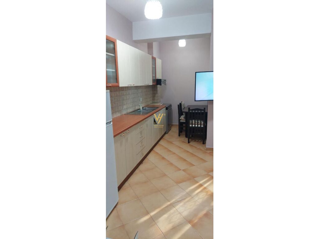 JEPET APARTAMENT 1+1 ME QERA TE RRUGA E KAVAJES 450 EURO 2