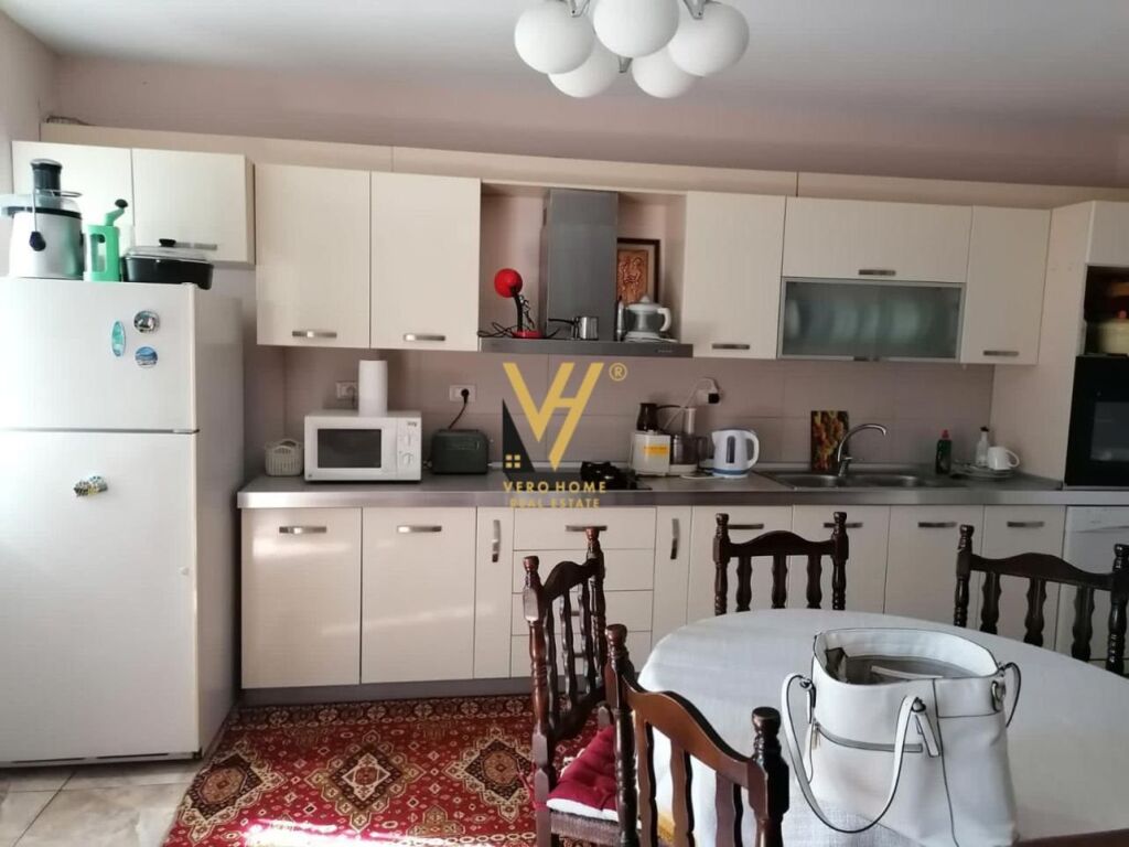 Shitet Apartament 3+1 te Rruga Vaso Pasha , Bllok 121 m2 3