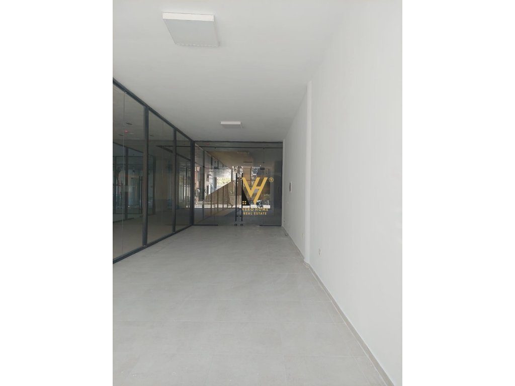 JEPET DYQAN 73 M2 ME QERA TE MINE PEZA 1.500 EURO