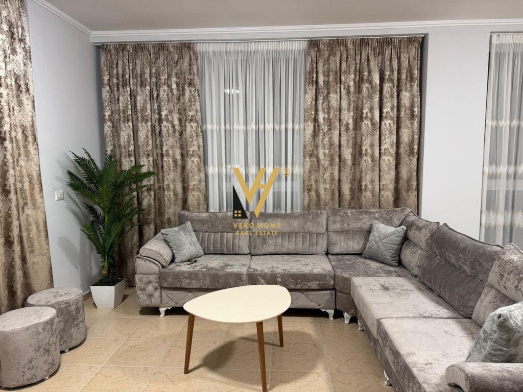 JEPET APARTAMENT 3+1+2 ME QERA TEK USLUGA, STACIONI I TRENIT 100.000 LEKE
