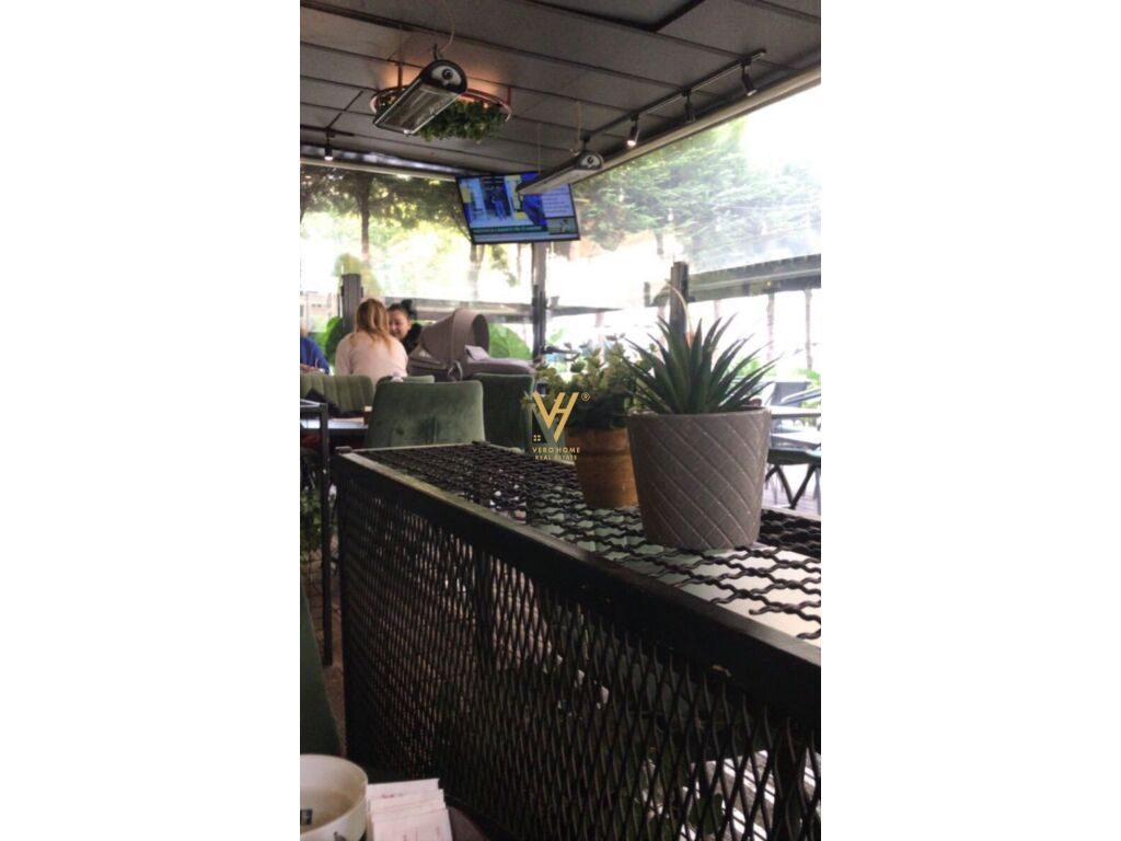 Shitet bar-kafe te Klani 273 m2