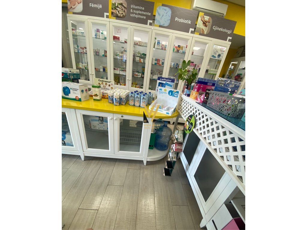 JEPET FARMACI 89M2 ME QERA TE KOMUNA E PARISIT 800 EURO