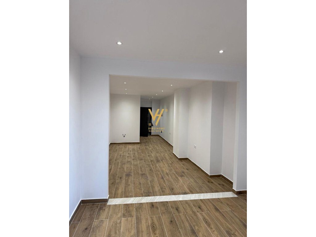 SHITET AMBIENT BIZNESI 55 M2 TE STACIONI I TRENIT 143.000 EURO 3