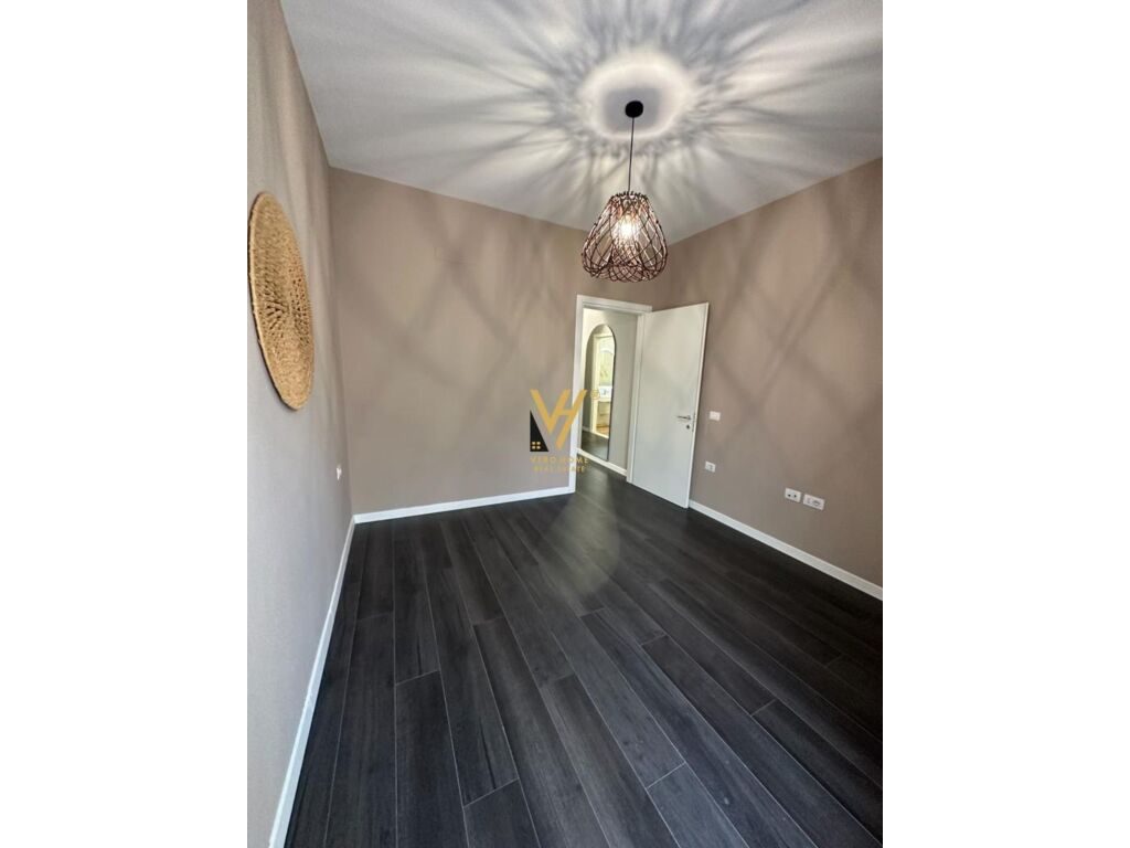 Shitet Apartament 1+1+ballkon te Rruga e Barrikadave 64 m2 2