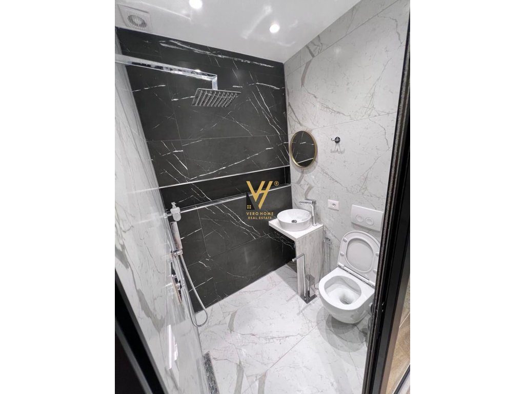 JEPET GARSIONERE 50 M2 ME QERA TE KOMUNA E PARISIT 45.000 LEKE 4