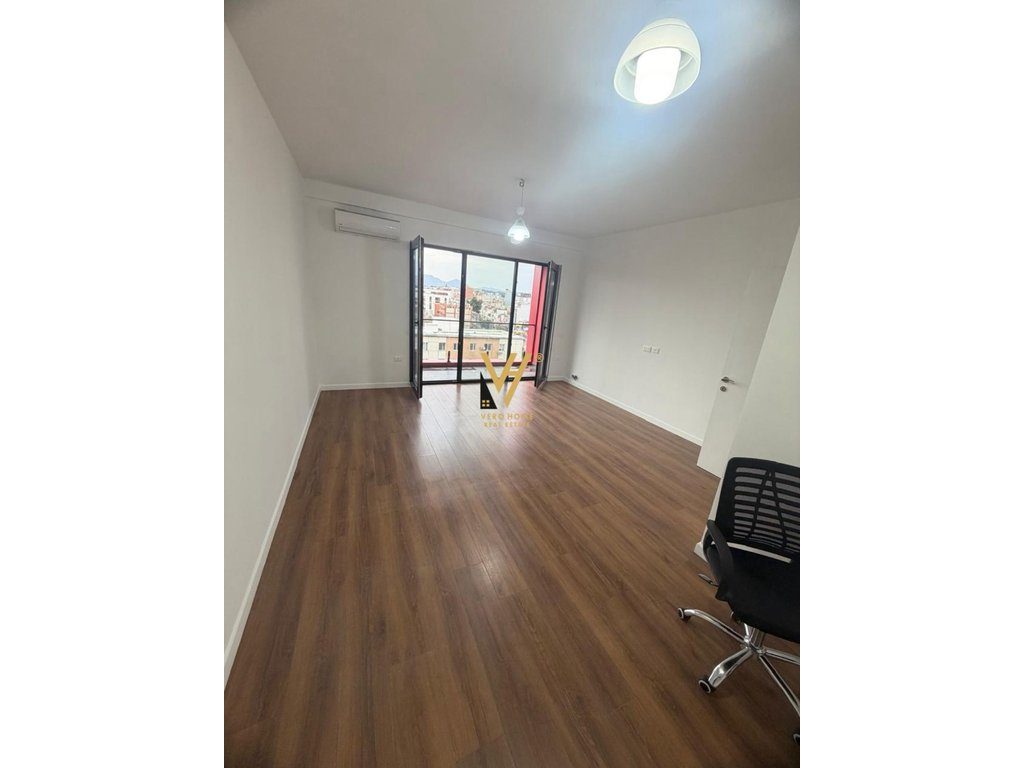 JEPET ZYRE 122 M2 ME QERA TE KOM.ARLIS, RR.DIBRES 60.000 LEKE 2