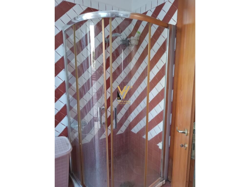Jepet hyrje e nje vile 2+1+blk me qera te Myslym Shyri 120 m2 4