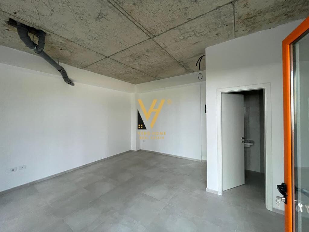 Jepet dyqan me qera te Kompleksi Mangalem 21 38m2 2