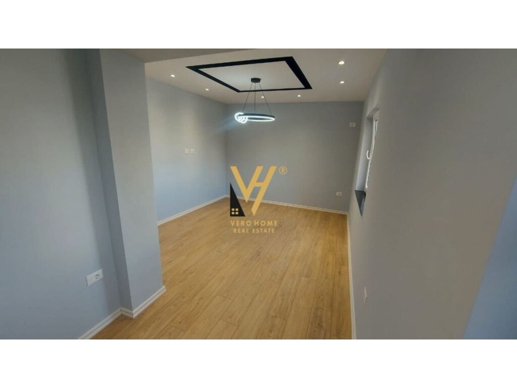 Shitet Apartament 2+1+ballkon te Ish Stacioni i Trenit 80 m2 2