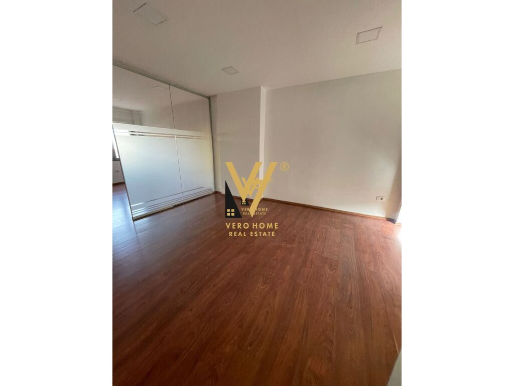 JEPET ZYRE 220 M2 ME QERA TE SELVIA 2.000 EURO 3