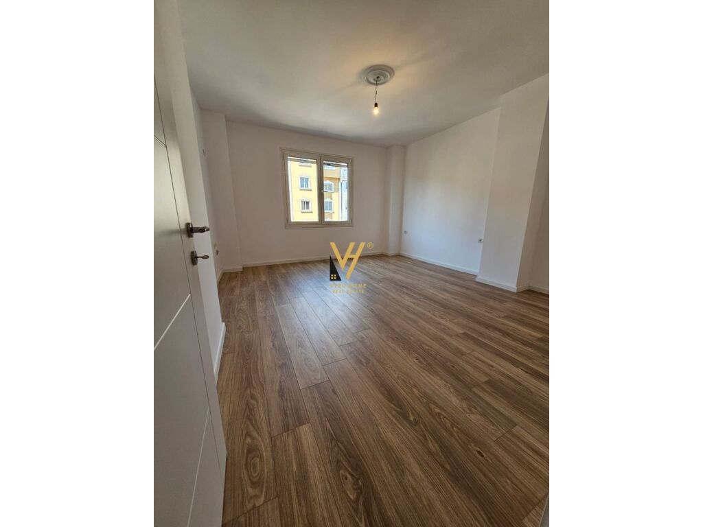 Shitet Apartament 1+1+ballkon te Rruga Petro Nini Luarasi 72 m2 2