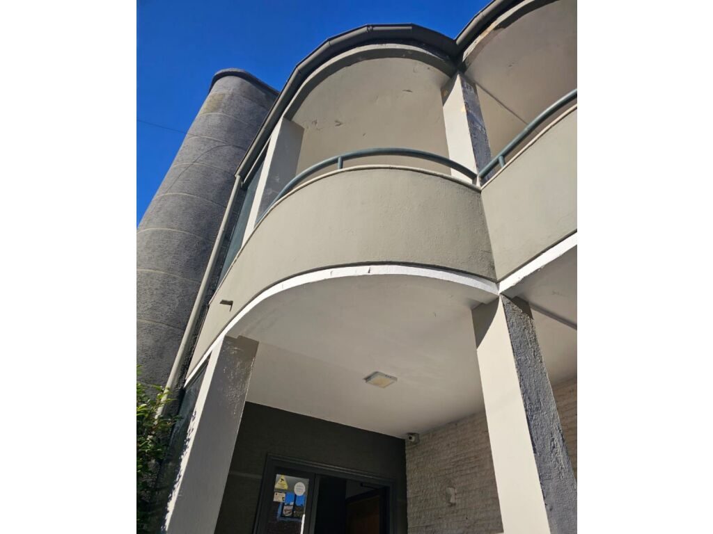 JEPET AMBIENT BIZNESI 150 M2 ME QERA TE KOMUNA E PARISIT 1.500 EURO