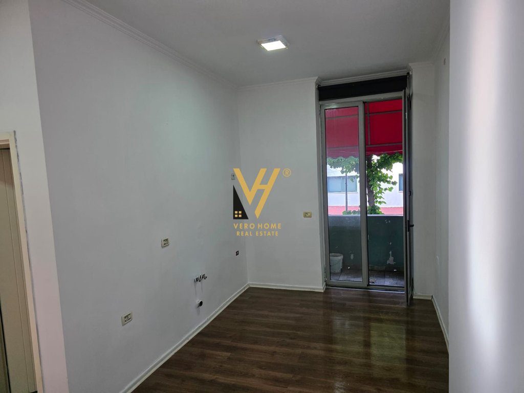 JEPET ZYRE 75 M2 ME QIRA TE STADIUMI DINAMO 55.000 LEKE 2