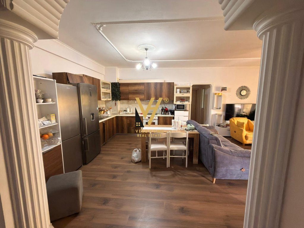 JEPET APARTAMENT 3+1+2+BLK ME QIRA TE KOPSHTI BOTANIK 700 EURO 2