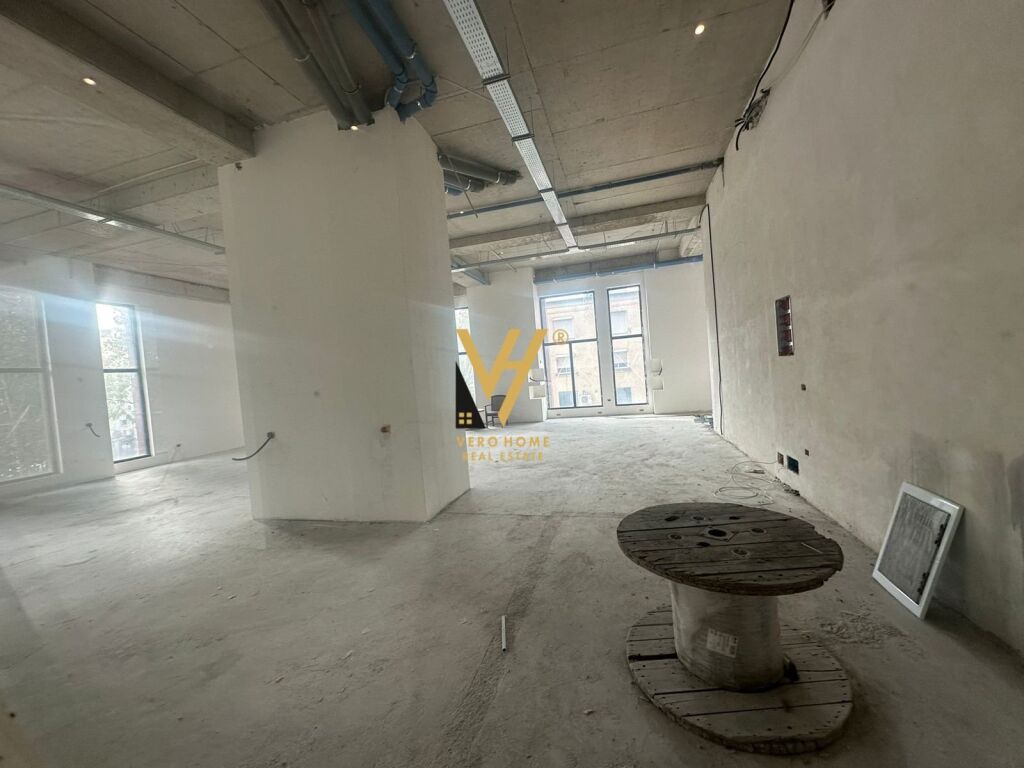 Jepet Ambient Biznesi me qera te Rruga e Kavajes 600 m2